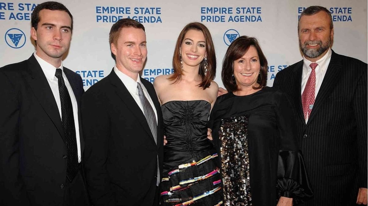 anne hathaway height anne hathaway height
